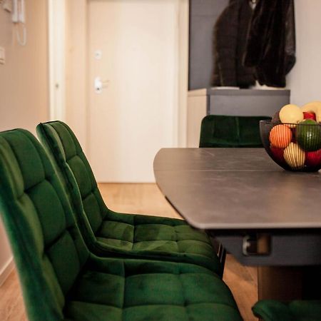 Apartment Sika Solin Bagian luar foto