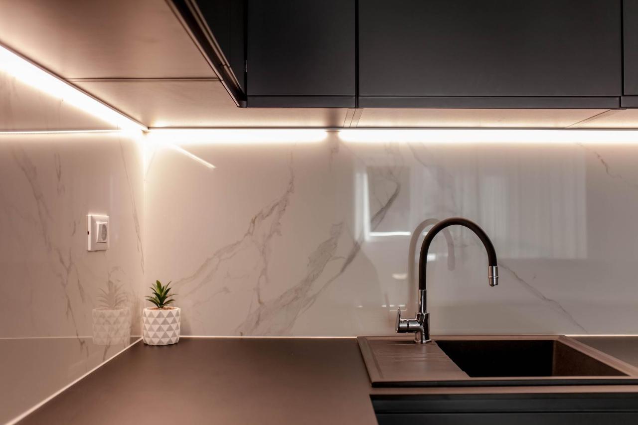 Apartment Sika Solin Bagian luar foto