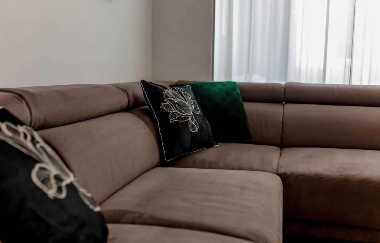 Apartment Sika Solin Bagian luar foto