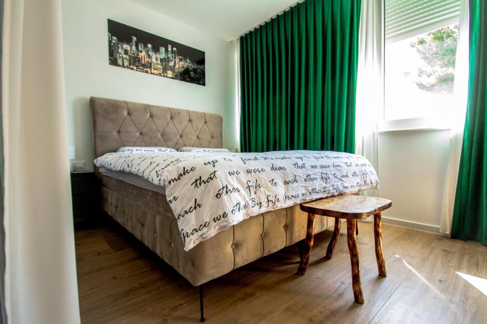 Apartment Sika Solin Bagian luar foto
